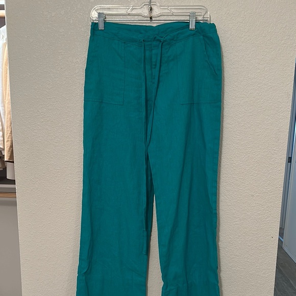 Vibrant Green and Blue Textured Capris - Picture 1 of 6
